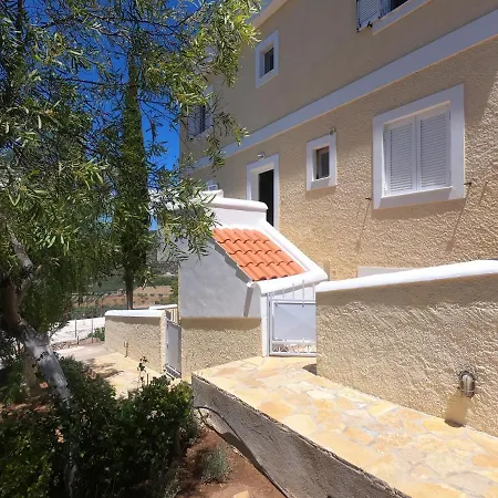 Apartment Treehouse Holiday Homes *