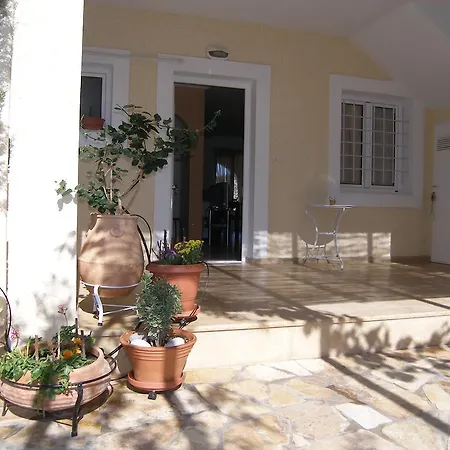 Treehouse Holiday Homes Apartment