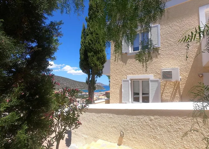 Treehouse Holiday Homes * Ermioni