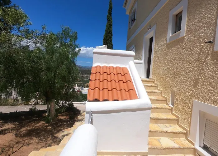 Treehouse Holiday Homes