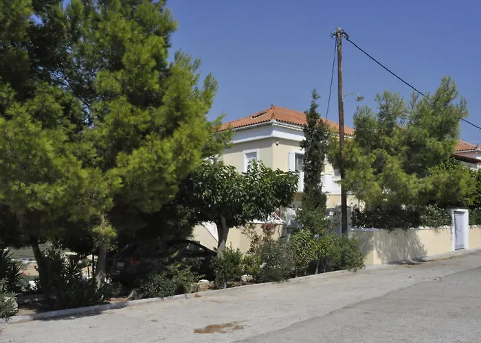 Treehouse Holiday Homes Apartment
