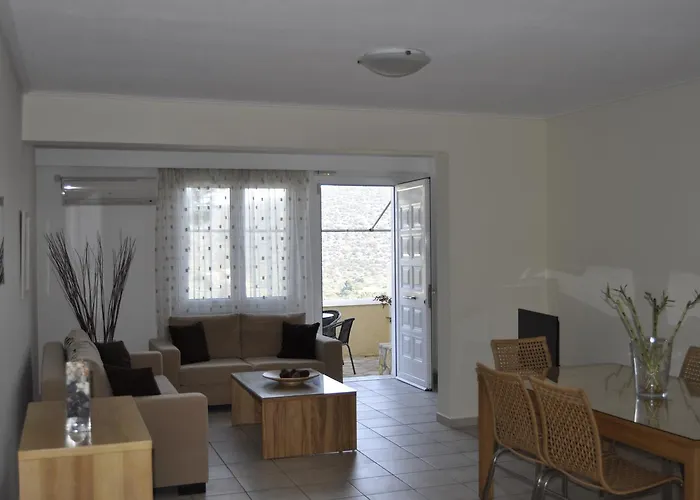 Treehouse Holiday Homes *